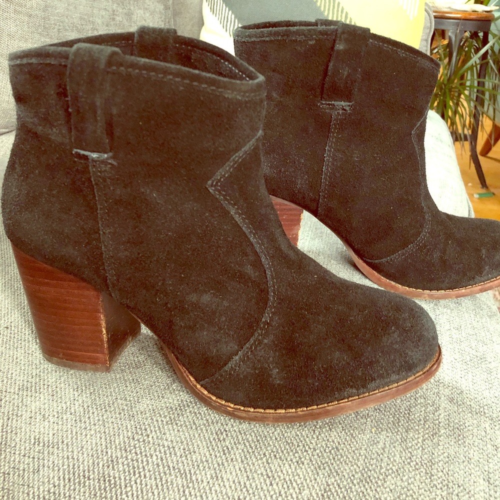 Splendid brand women’s black suede booties size 8